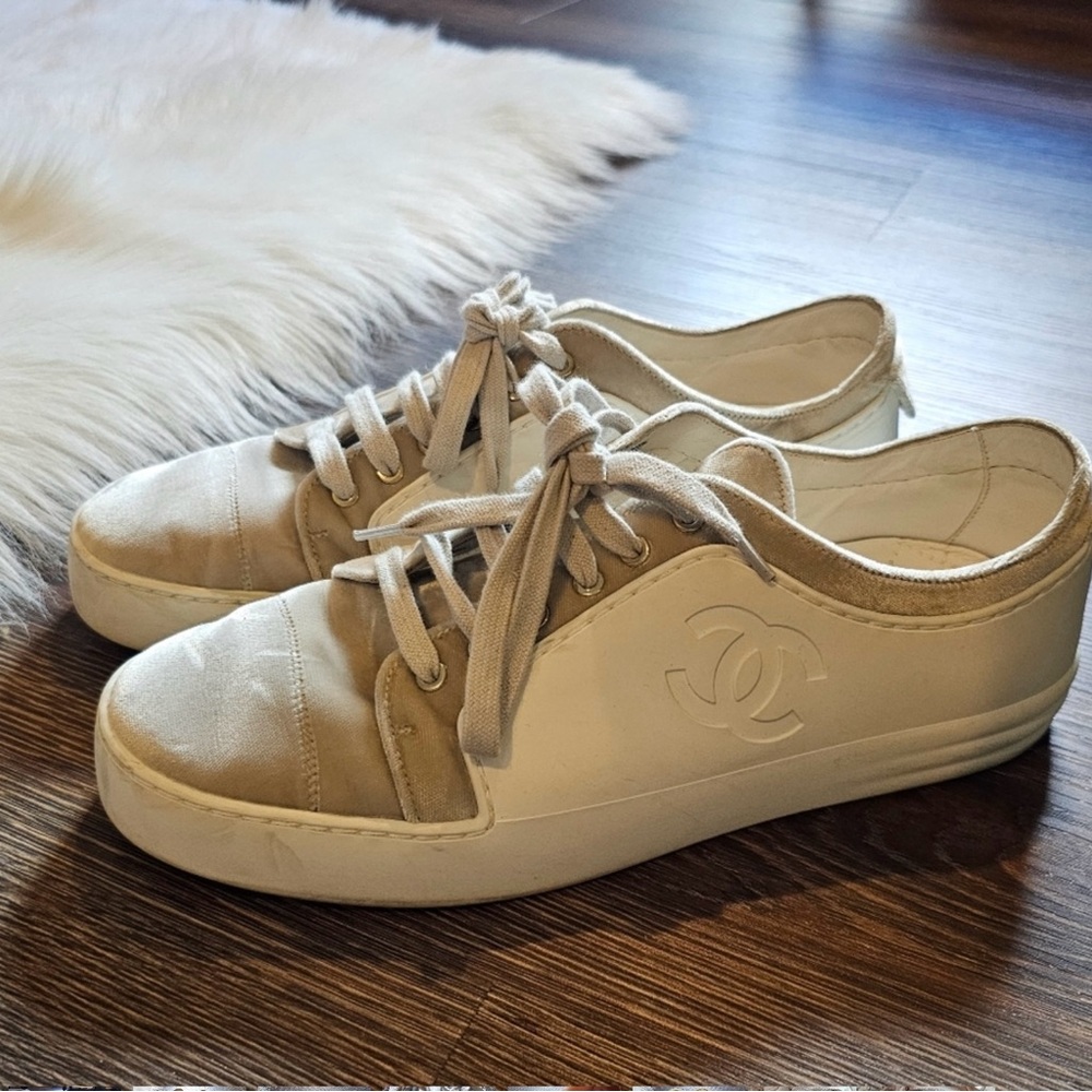 Authentic Chanel sneakers - Picture 2 of 14